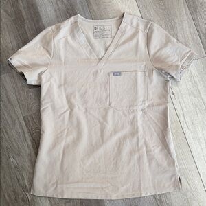 Figs Women’s Short Sleeve V-Neck Scrub Top